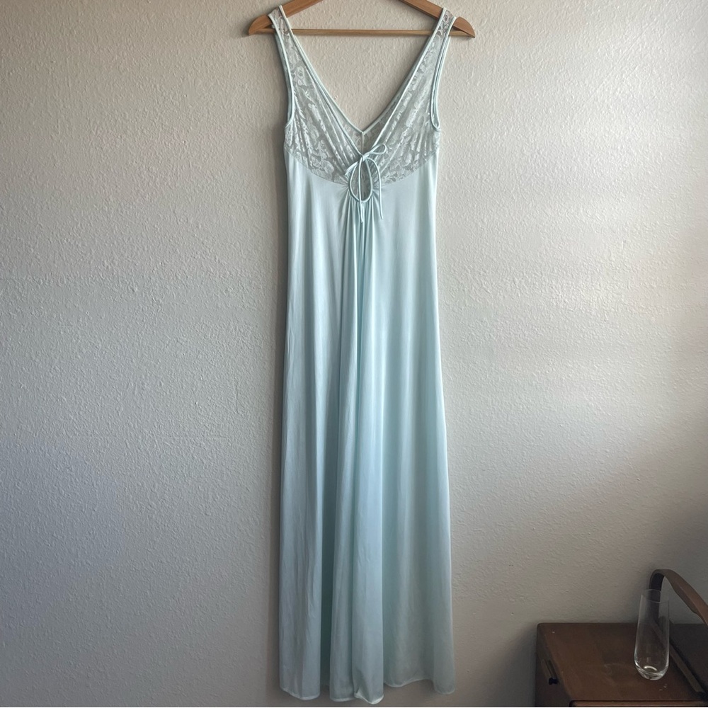 Vintage 1970s Women's Lace Trim Nightgown